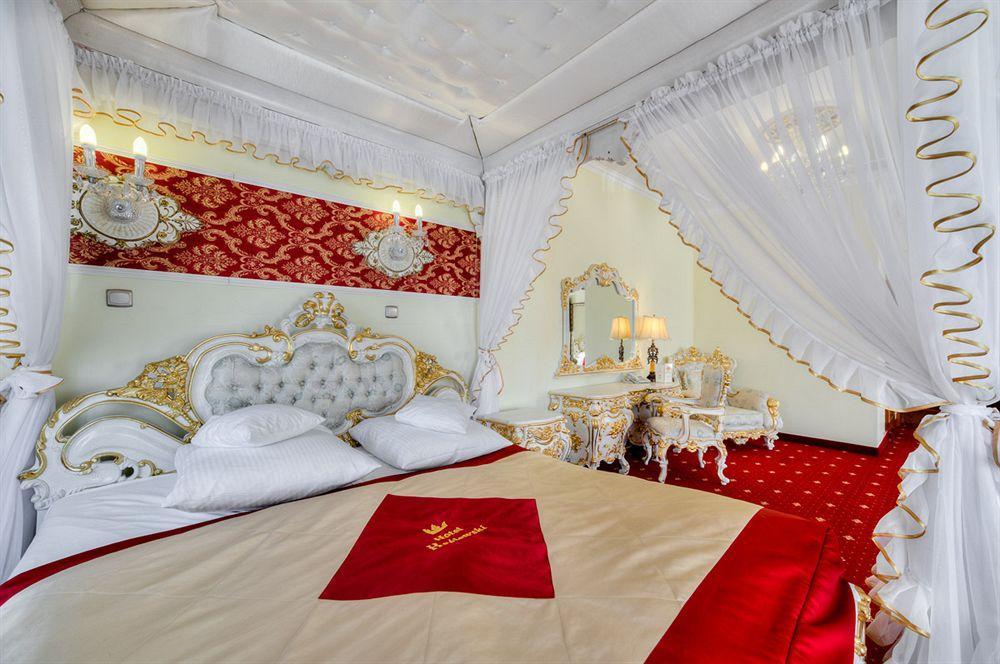 Hotel Krolewski Janów Lubelski Exterior foto